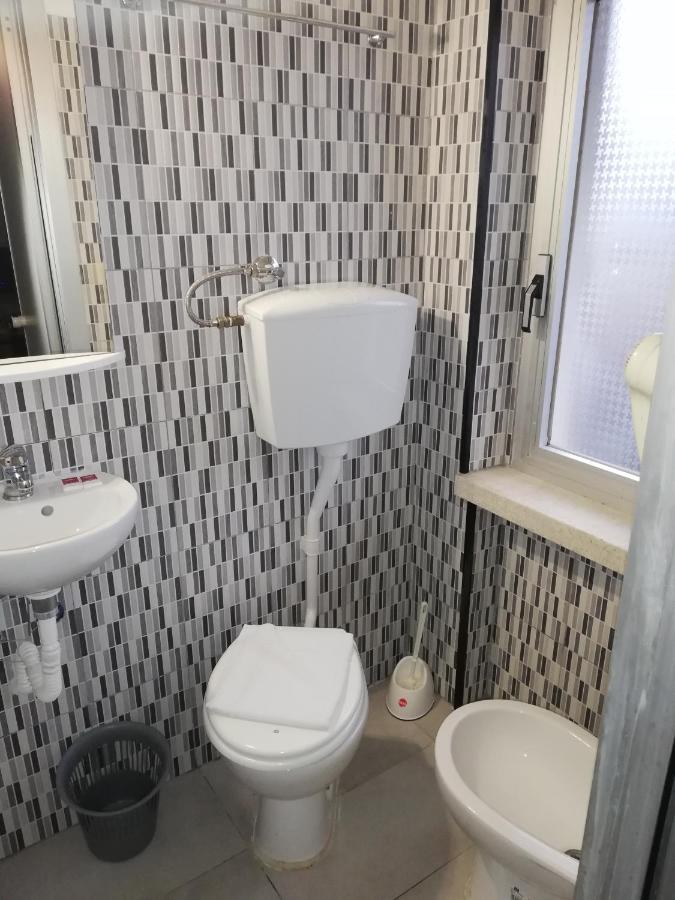 Hotel One Via Roma, 82 Altopascio Kültér fotó